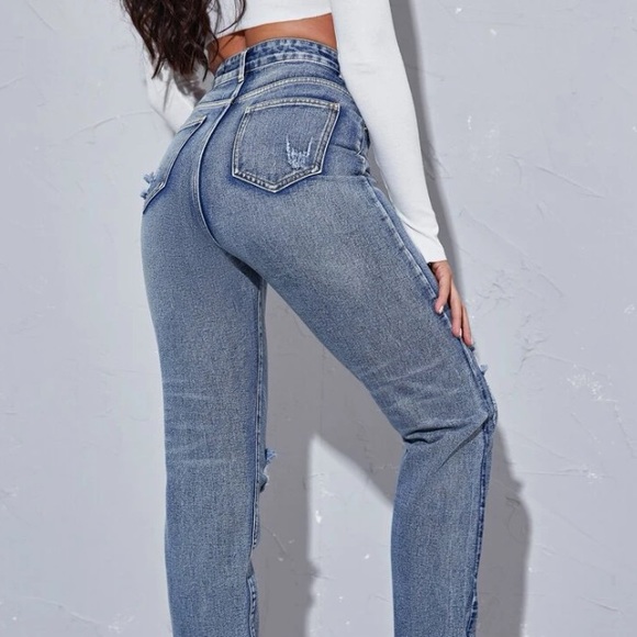 5/20$ Shein Medium Wash Ripped Jeans - Picture 2 of 7